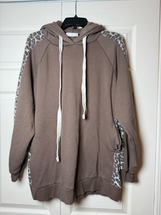 Zenana Outfitters Tops - Zenana Outfitters contrast leopard print longline hoodie sweatshirt